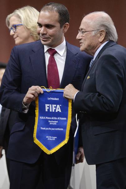 Ali e Blatter, i due sfidanti, prima del voto. Ap